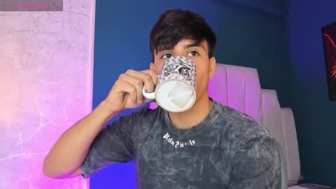 Snapshot of allexcano chatting on 12-16-25, 03:44 Allex online show from 12-16-25, 03:44