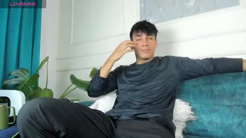 Snapshot of allexcano chatting on 12-17-25, 01:17 Allex online show from 12-17-25, 01:17