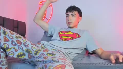 Snapshot of allexserrano chatting on 11-27-25, 04:25 Allex online show from 11-27-25, 04:25