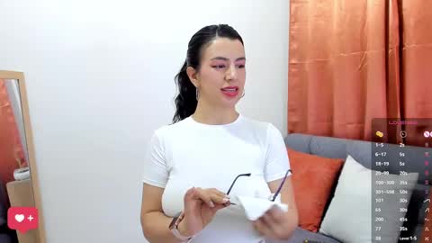 Snapshot of allison0724 chatting on 03-06-25, 07:21 online show from 03-06-25, 07:21