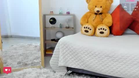 Snapshot of allison0724 chatting on 07-04-26, 01:06 online show from 07-04-26, 01:06