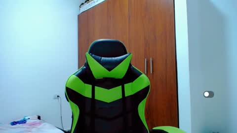 Snapshot of allison_baby_2416 chatting on 12-29-24, 04:59 Alisson online show from 12-29-24, 04:59