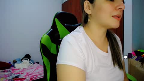 Snapshot of allison_baby_2416 chatting on 01-20-25, 04:10 Alisson online show from 01-20-25, 04:10