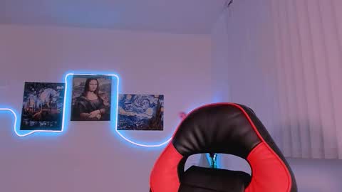 Snapshot of allison_starmodel chatting on 11-30-25, 05:00 allison_starmodel online show from 11-30-25, 05:00