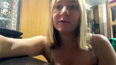 Snapshot of allisonlove2 chatting on 05-21-26, 05:58 allisonlove2 online show from 05-21-26, 05:58