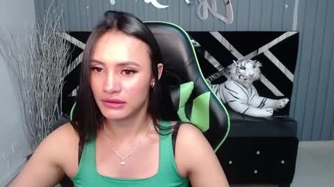 Snapshot of allisson_a chatting on 01-21-25, 06:43 Allisson online show from 01-21-25, 06:43