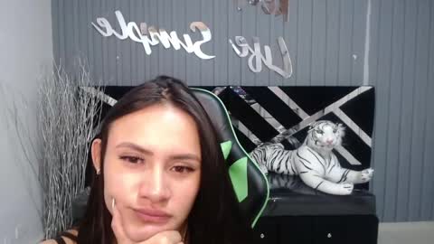 Snapshot of allisson_a chatting on 01-25-25, 09:36 Allisson online show from 01-25-25, 09:36