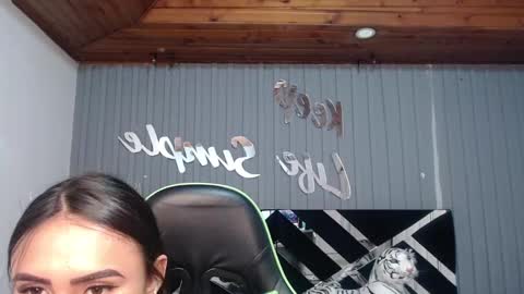 Snapshot of allisson_a chatting on 01-28-25, 06:27 Allisson online show from 01-28-25, 06:27