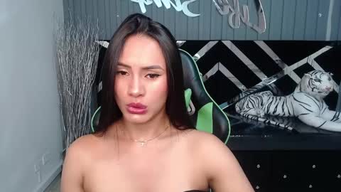 Snapshot of allisson_a chatting on 02-05-25, 03:23 Allisson online show from 02-05-25, 03:23