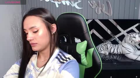 Snapshot of allisson_a chatting on 02-12-25, 03:29 Allisson online show from 02-12-25, 03:29