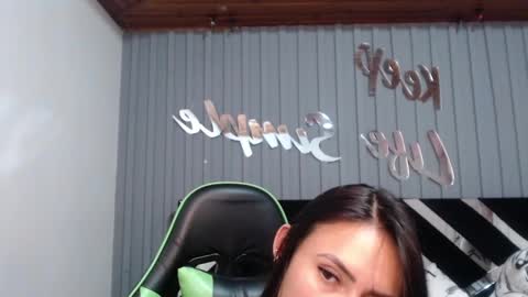 Snapshot of allisson_a chatting on 02-15-25, 09:38 Allisson online show from 02-15-25, 09:38