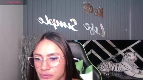 Snapshot of allisson_a chatting on 02-18-25, 09:43 Allisson online show from 02-18-25, 09:43