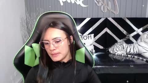 Snapshot of allisson_a chatting on 02-20-25, 06:28 Allisson online show from 02-20-25, 06:28