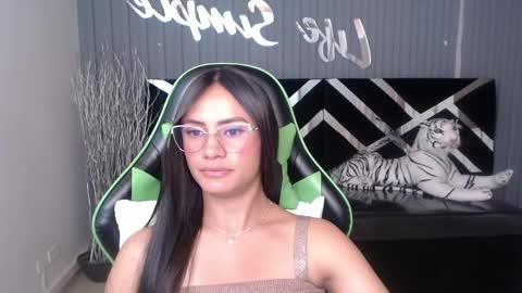 Snapshot of allisson_a chatting on 02-26-25, 06:37 Allisson online show from 02-26-25, 06:37