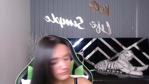 Snapshot of allisson_a chatting on 02-27-25, 09:43 Allisson online show from 02-27-25, 09:43