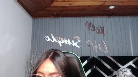 Snapshot of allisson_a chatting on 03-04-25, 06:37 Allisson online show from 03-04-25, 06:37