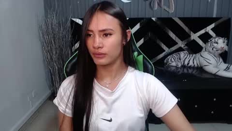 Snapshot of allisson_a chatting on 03-07-25, 06:46 Allisson online show from 03-07-25, 06:46