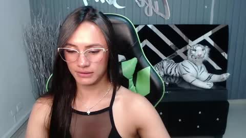 Snapshot of allisson_a chatting on 03-08-25, 12:55 Allisson online show from 03-08-25, 12:55