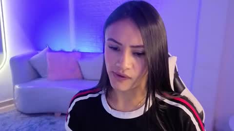 Snapshot of allisson_a chatting on 12-16-25, 03:33 Allisson online show from 12-16-25, 03:33