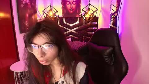 Snapshot of alllyson_ chatting on 06-22-26, 07:33 alison online show from 06-22-26, 07:33