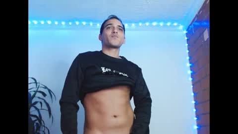 Snapshot of allmax_33 chatting on 10-30-25, 06:41 Max online show from 10-30-25, 06:41