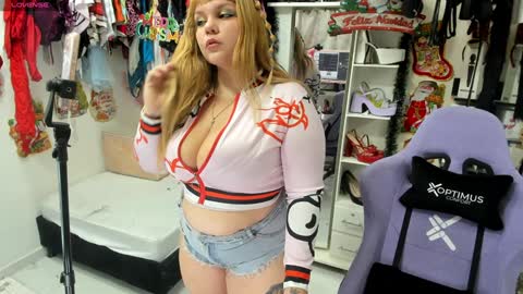 Snapshot of allsson_miller chatting on 01-04-25, 04:44 allsson_miller online show from 01-04-25, 04:44