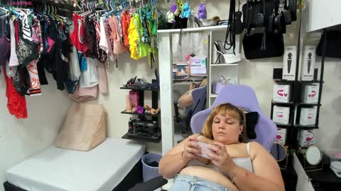 Snapshot of allsson_miller chatting on 01-28-25, 05:11 allsson_miller online show from 01-28-25, 05:11