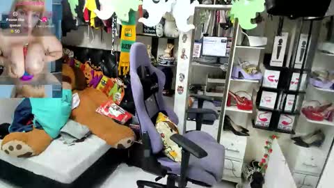 Snapshot of allsson_miller chatting on 10-15-25, 07:03 allsson_miller online show from 10-15-25, 07:03