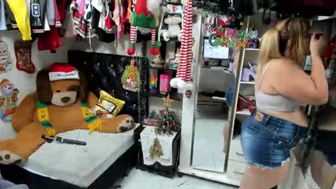 Snapshot of allsson_miller chatting on 11-19-25, 04:01 allsson_miller online show from 11-19-25, 04:01