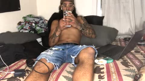 allthewayup10 online show from 02-05-25, 01:22