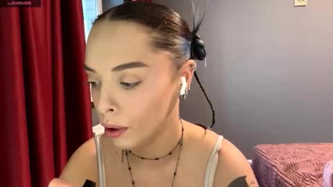 Esme online show from 12-04-25, 09:18