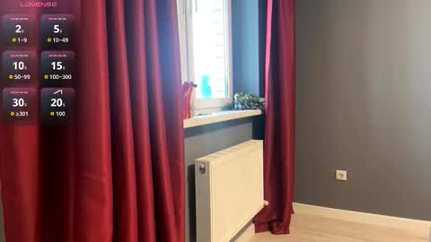 Esme online show from 12-15-25, 10:52