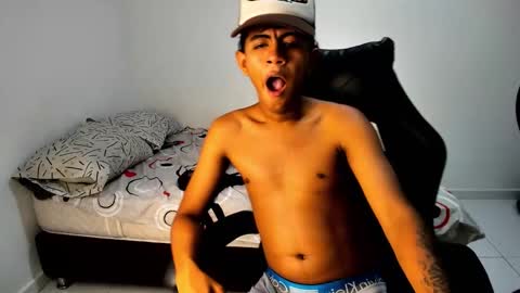 Snapshot of alluringangel0 chatting on 09-16-25, 05:08 alluringangel0 online show from 09-16-25, 05:08