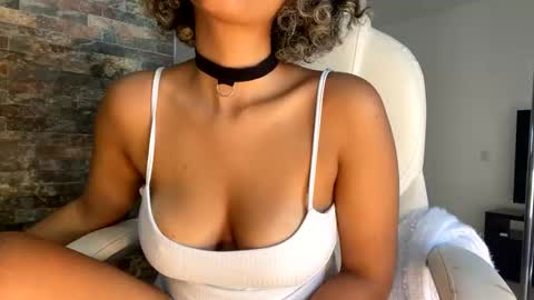 Snapshot of ally_summer chatting on 12-09-24, 04:37 ally_summer online show from 12-09-24, 04:37