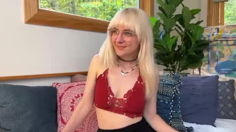 Snapshot of allyelliot chatting on 10-13-25, 05:46 Ally Elliot online show from 10-13-25, 05:46