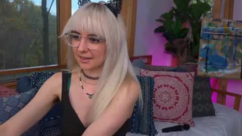 Snapshot of allyelliot chatting on 10-30-25, 09:26 Ally Elliot online show from 10-30-25, 09:26