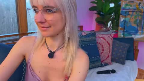 Snapshot of allyelliot chatting on 12-03-25, 02:48 Ally Elliot online show from 12-03-25, 02:48