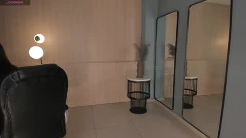 Snapshot of allyjensen chatting on 12-23-25, 10:24 Alisson online show from 12-23-25, 10:24