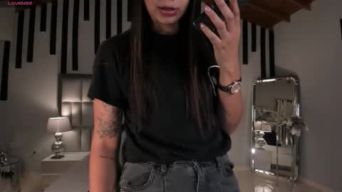 Snapshot of allyjensen chatting on 02-17-26, 10:12 Alisson online show from 02-17-26, 10:12