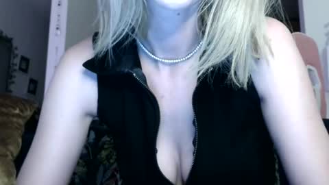 Snapshot of allyoursss1212 chatting on 07-11-26, 06:16 Ally Girl In Her Ally World online show from 07-11-26, 06:16