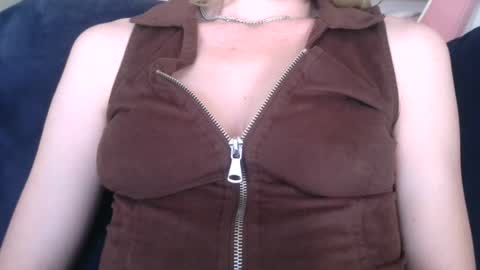 Snapshot of allyoursss1212 chatting on 07-22-26, 01:52 Ally Girl In Her Ally World online show from 07-22-26, 01:52