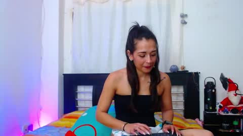 Snapshot of allyson_collins_ chatting on 12-27-24, 11:10 Allyson collins online show from 12-27-24, 11:10