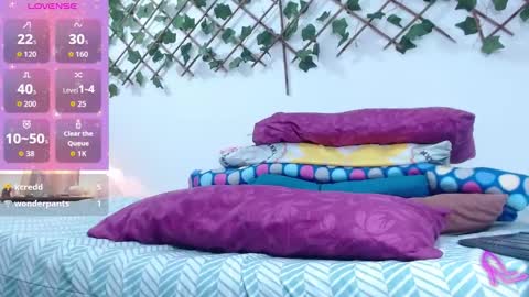 Snapshot of allysonstonne chatting on 09-20-25, 04:35 Allysonstonnes online show from 09-20-25, 04:35