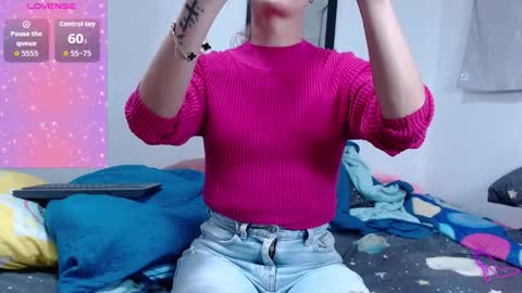 Snapshot of allysonstonne chatting on 10-19-25, 12:11 Allysonstonnes online show from 10-19-25, 12:11