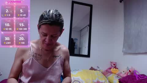 Snapshot of allysonstonne chatting on 11-12-25, 08:30 Allysonstonnes online show from 11-12-25, 08:30