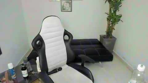 allyssann online show from 01-28-25, 01:08