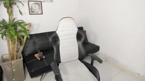 allyssann online show from 02-24-26, 12:08