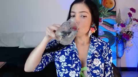 alma_art_ online show from 11-25-25, 03:23