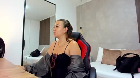 ALMA FENIX  online show from 10-22-25, 12:27