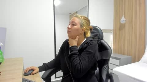 ALMA FENIX  online show from 12-20-25, 12:23